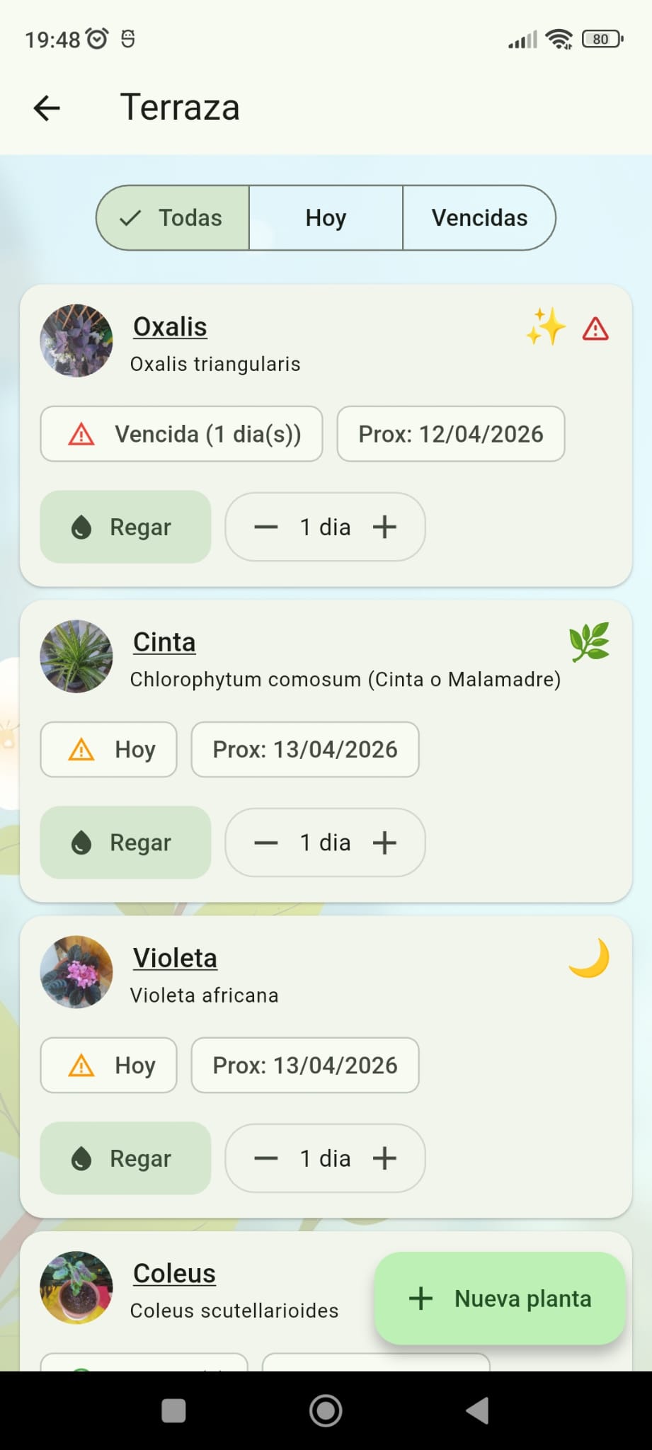Lista de plantas en Terraza con estados Hoy y Vencida y botón Regar.