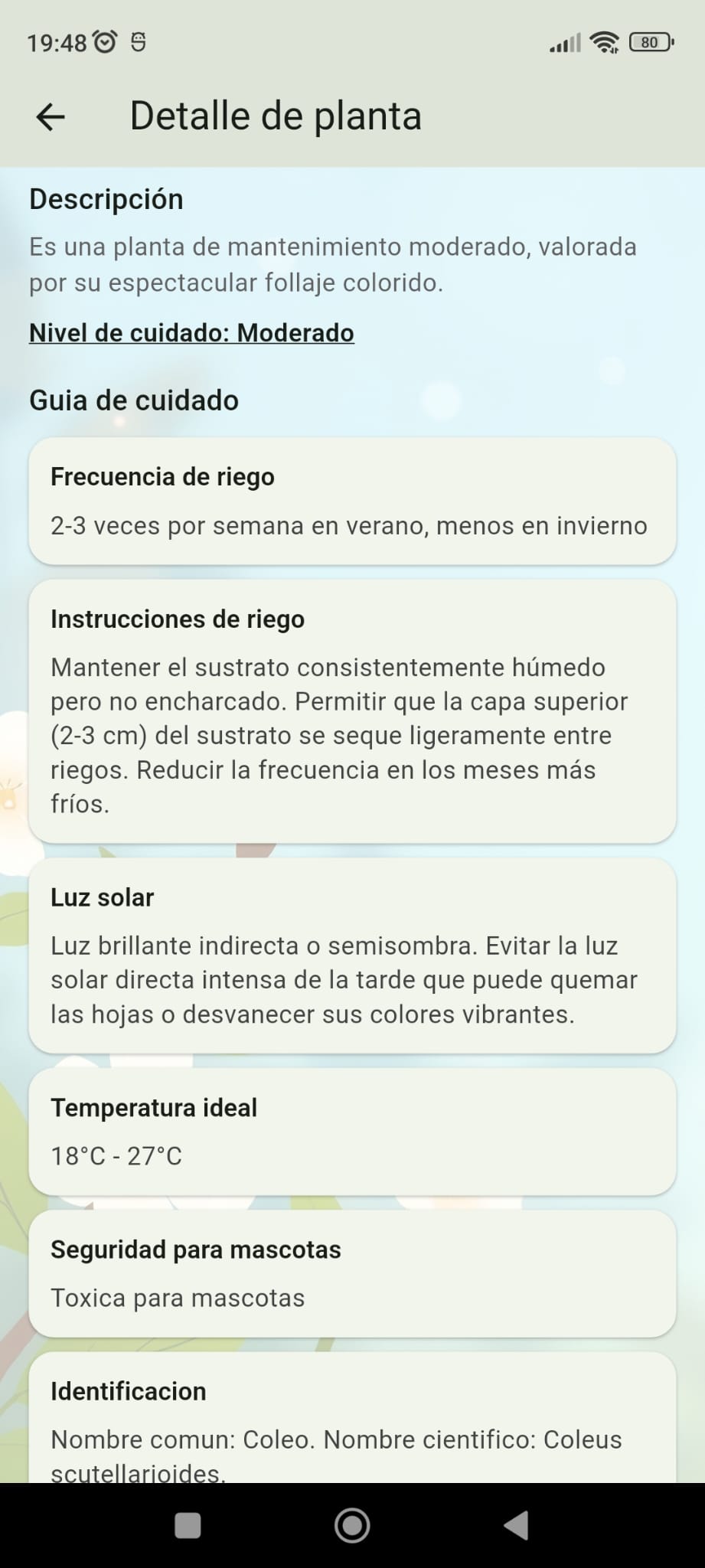 Detalle de planta con secciones de descripción y guía de cuidado por tarjetas.